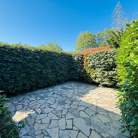 Holiday home F3 Avec Jardin Et Garage, Capacite 6 Pers., Proche Et Village - - Fr-1-309-336 *